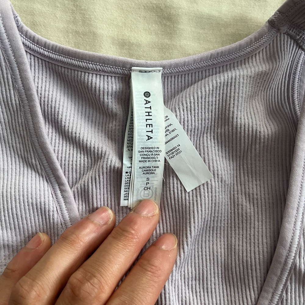 Athleta Ribbed Lavender Crop Top Sz Small - Picture 3 of 3